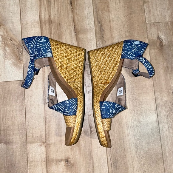 TOMS Clarissa Wedge Blue Batik Textile size 9.5 - Picture 2 of 6